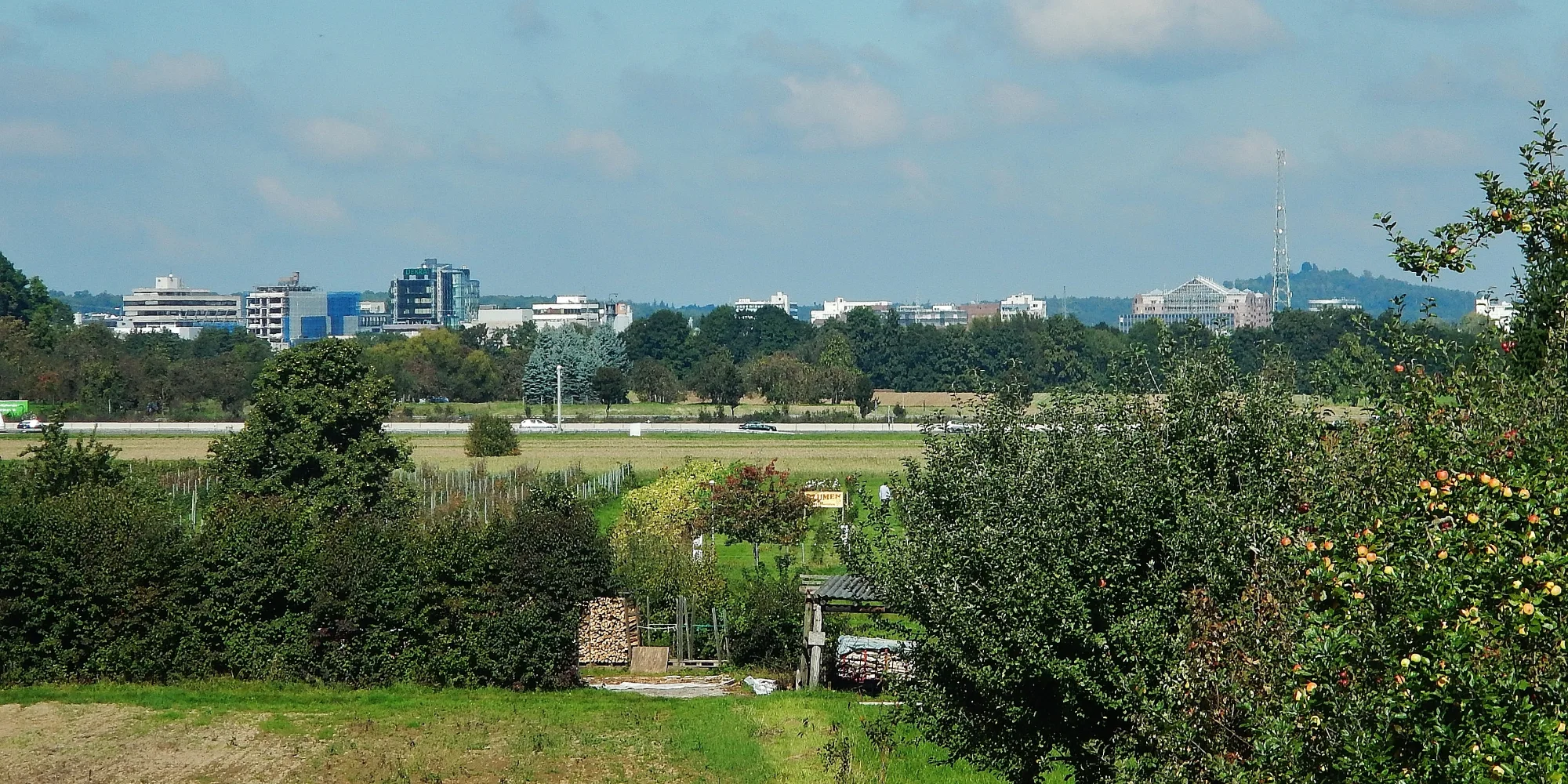 Blick Richtung Vaihingen, z. B. rechts der Züblin-Dom (1984, Gottfried Böhm)