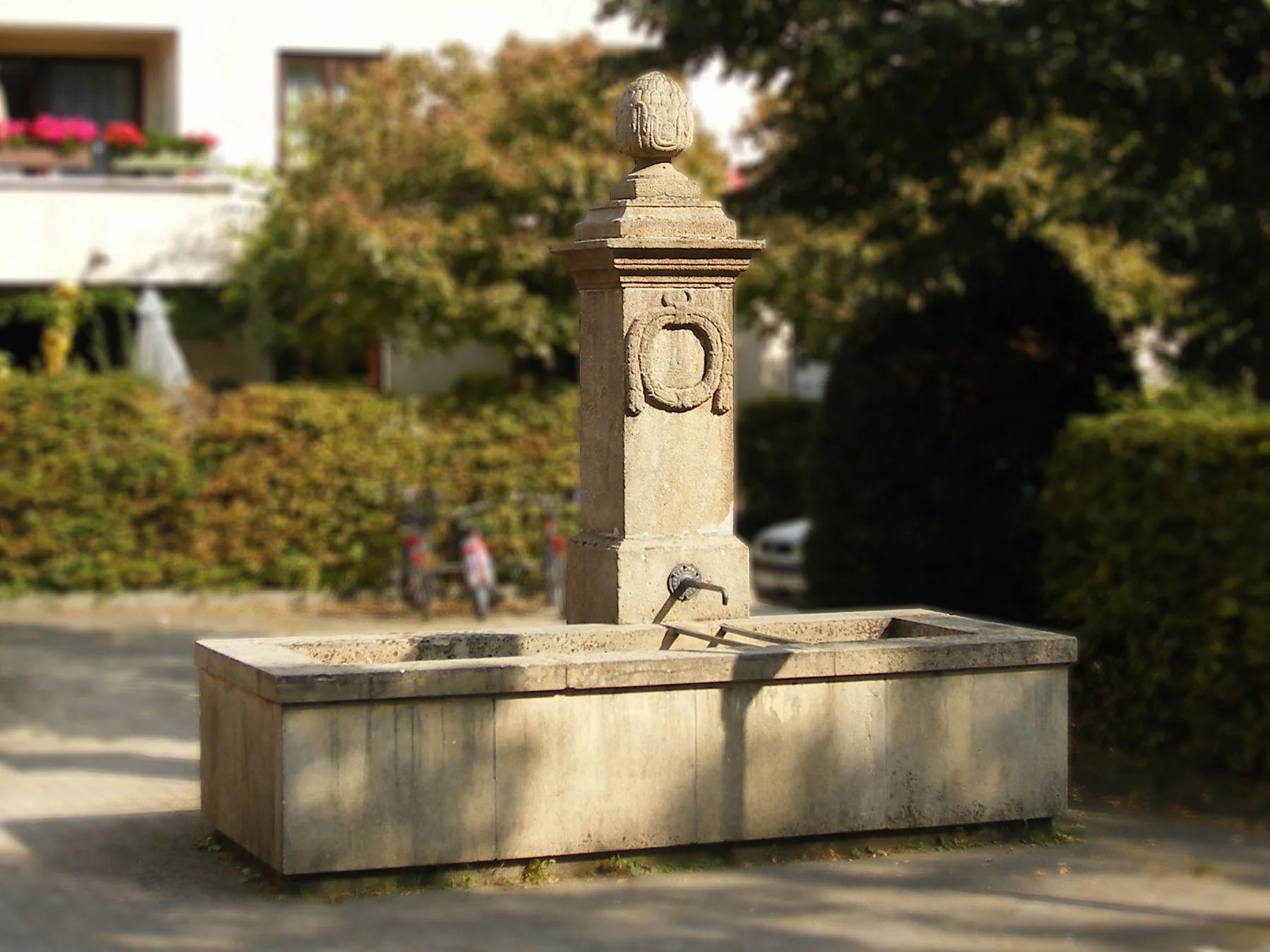 Stuttgart Birkach Alte Dorfstraße 29 / Alfred-Wais-Platz Rathausbrunnen 1816, Erneuerung 1951 Bildhauer: Josef Frey