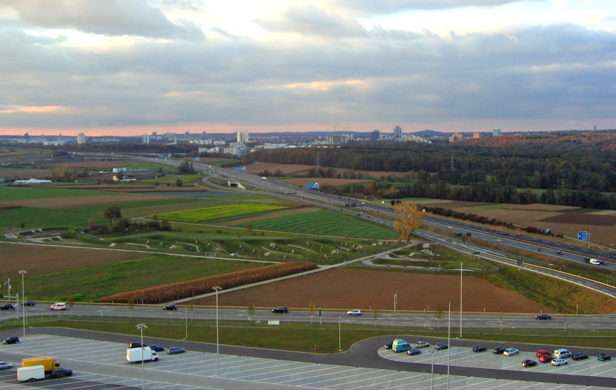 Ausblick von der Messe Stuttgart zur A8 Richtung Möhringen