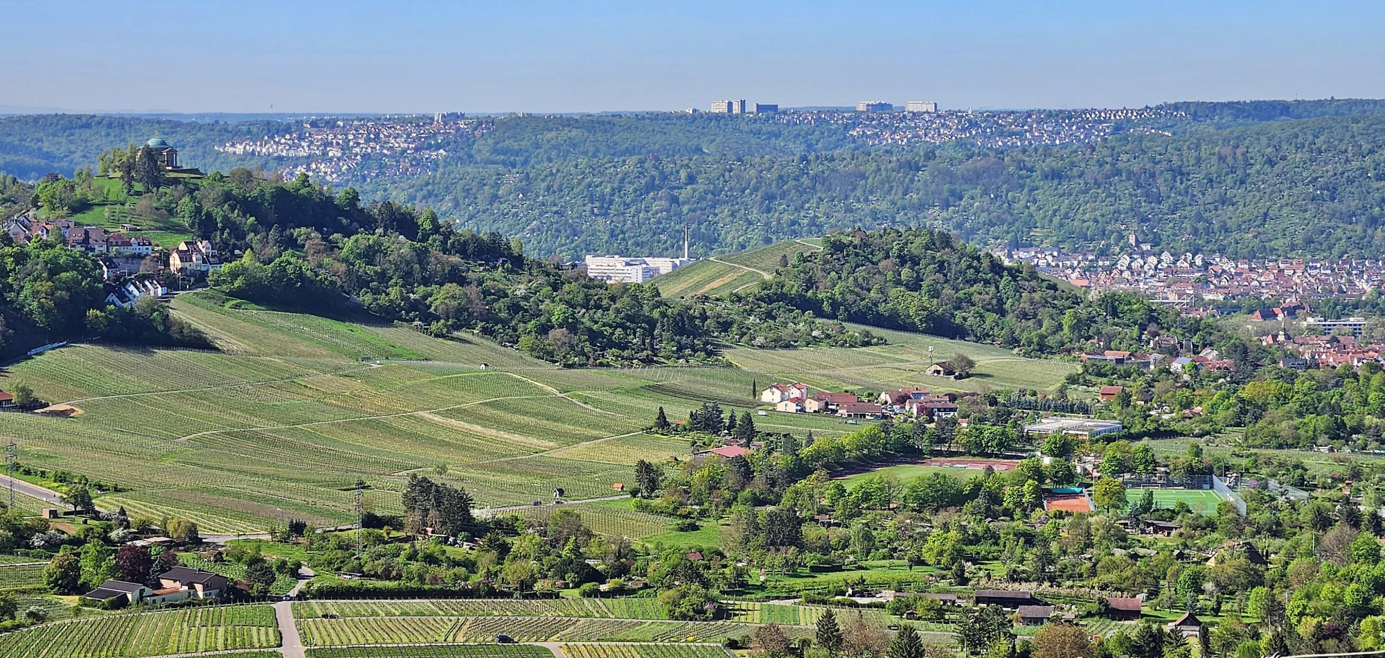 Blick vom Kappelberg bei Fellbach auf Rotenberg und das Neckartal