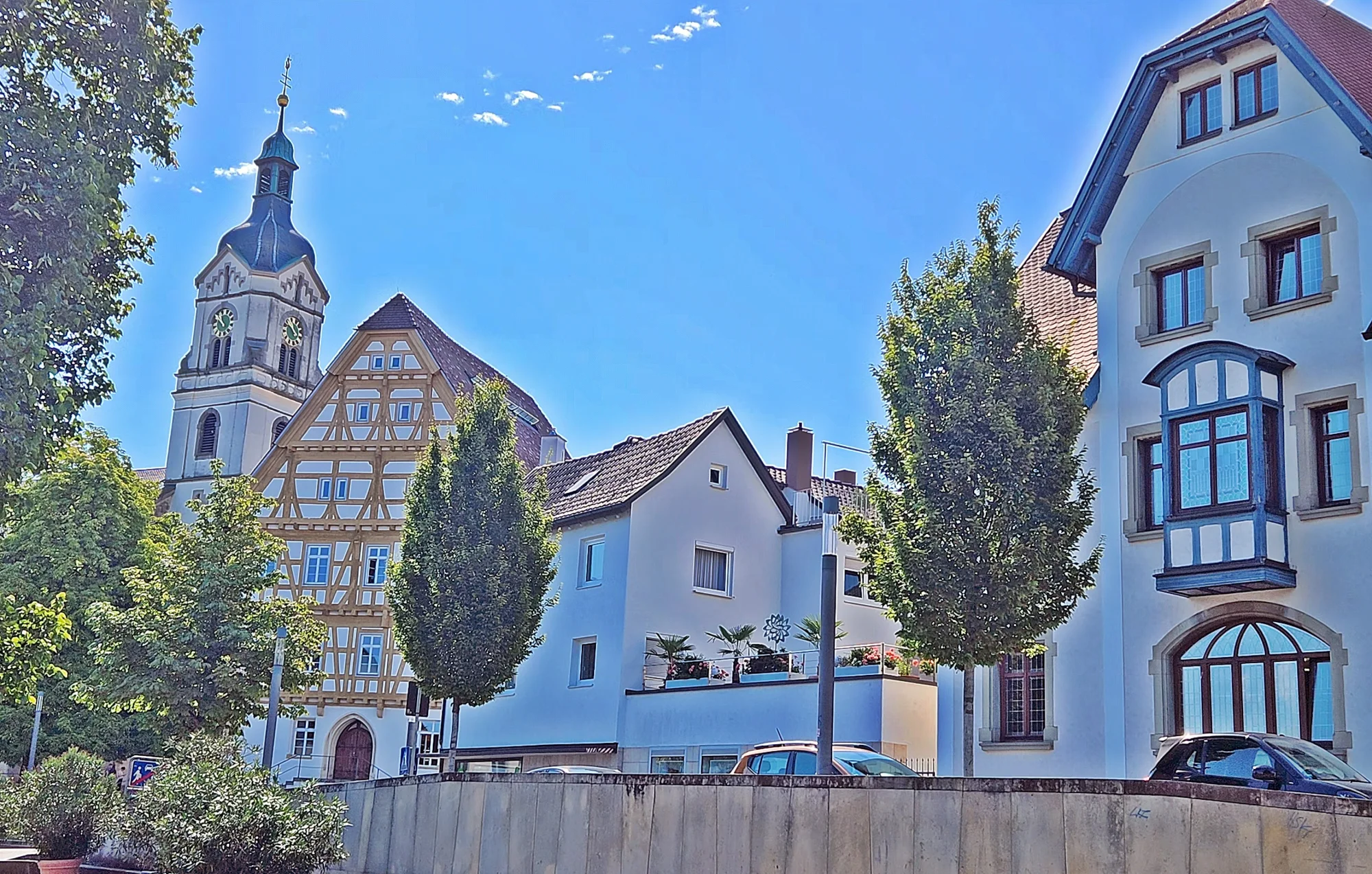 Neuhausen auf den Fildern: Kirche, Oberes Schloss und ehemalige Apotheke am Schlossplatz
