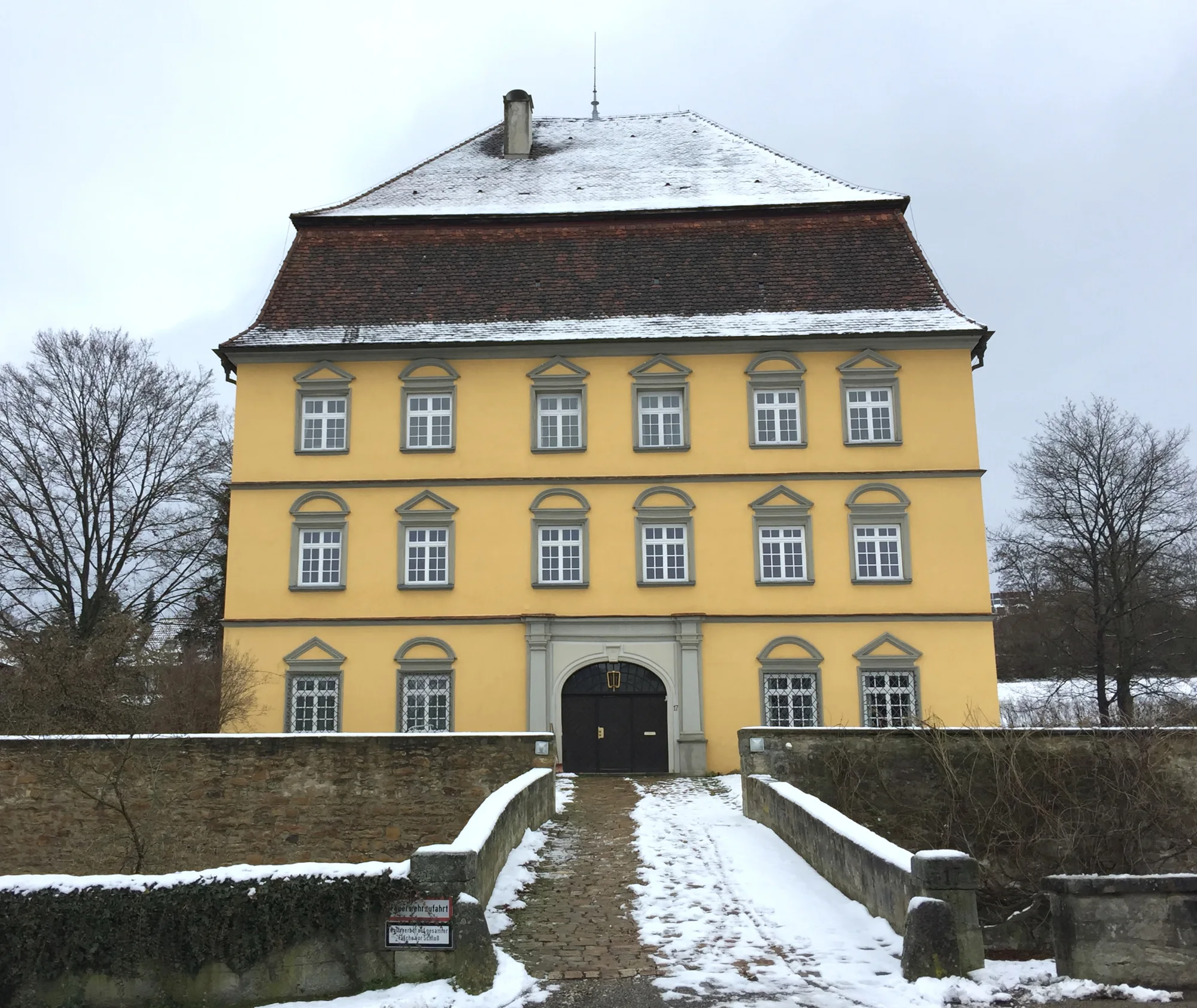 Schlossanlage mit Parkanlage aus dem 18. Jh., in Wernau, Baden-Württemberg, Kreis Esslingen. Lage: Hauptstrasse 17/21